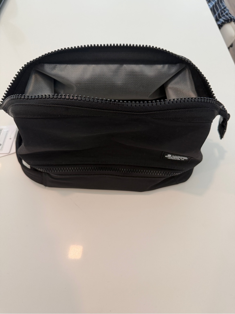 LULULEMON | dual-compartment toiletry bag